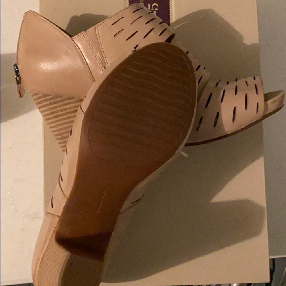 Women’s shoes - Picture 2 of 4